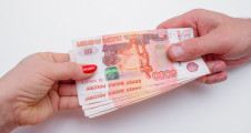 Делят зарплату